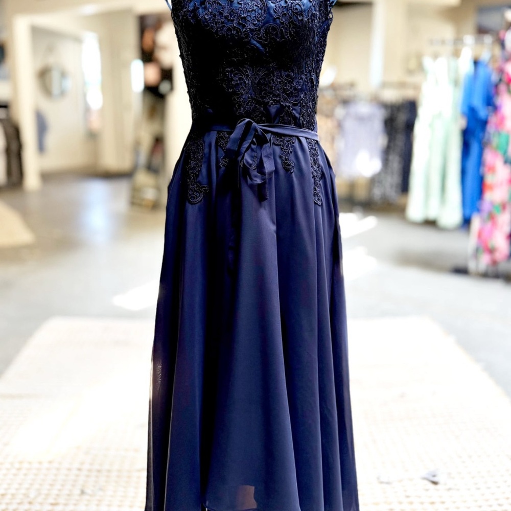 Chic Navy Lace Midi Dress